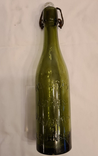 Sehr alte bierflasche mit - alte,