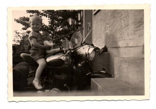 Foto kind mit puppe - puppe, altem