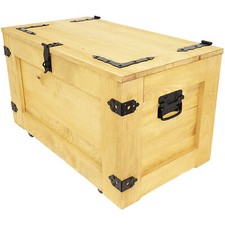 Rustikale Holztruhe auf