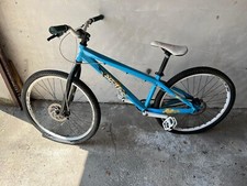 Gebrauchtes Scott Mountainbike in Blau ohne Federgabel. 