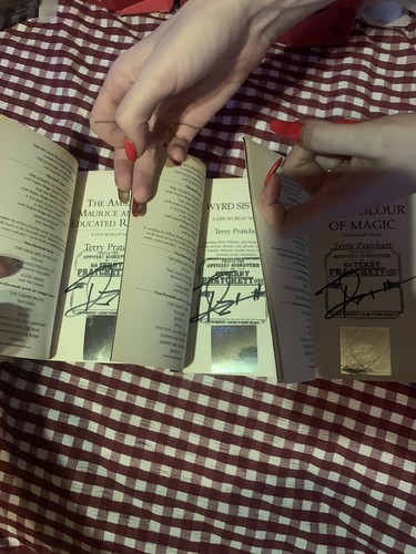 Signed terry pratchett - 3x,