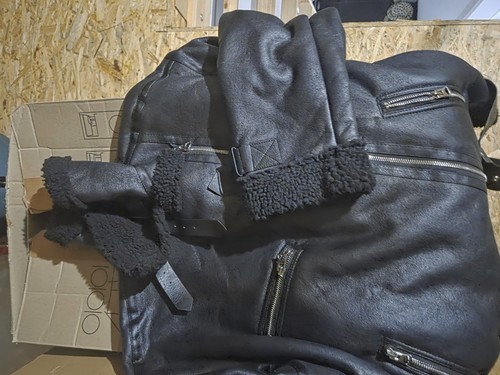 Schwarze kunstlederjacke mit - kunstlederjacke,
