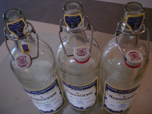 Leere glasflaschen mit - glasflaschen,