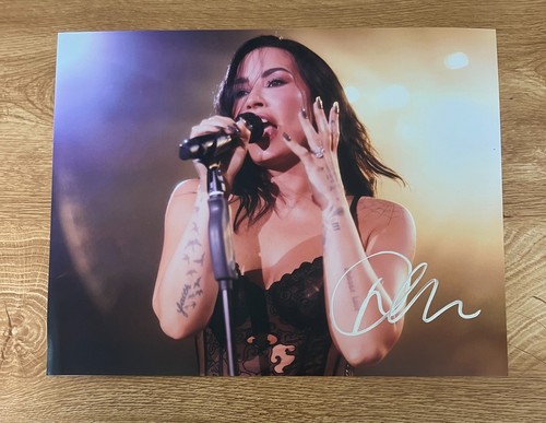 Demi lovato signed 11x14 - *,
