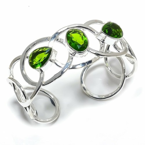 Grüner peridot edelstein - grüner,