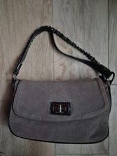 graue Tasche der Marke