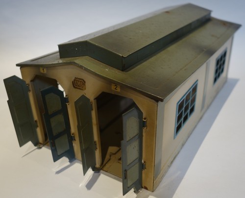 Märklin-Blechlokschuppen
