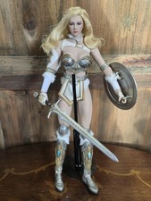 Fantasy Kriegerin Figur 30 cm – silber-weiße Rüstung mit Schwert & Schild – ohne