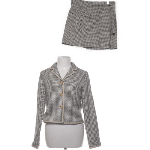 Second female business - female,,