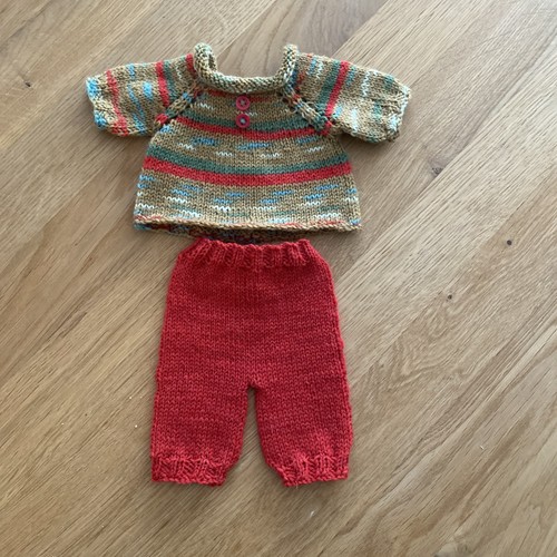 Handgestrickte kleidung - handgestrickte, f