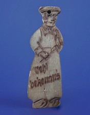 Flache KOCH- Holz-Werbe-Figur , Brandmalerei, gebraucht, Maße: 8 x 3cm