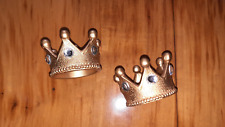 2 Serviettenringe als Krone in