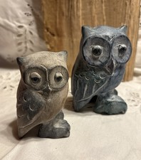 2 Eulen-Holz-Figuren, handgeschnitzt,