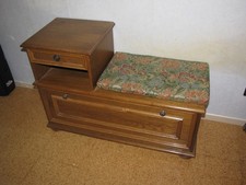 Telefonbank mit Sitzkissen und einer Schublade