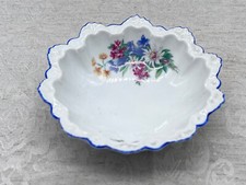 Kleine Schale aus Porzellan
