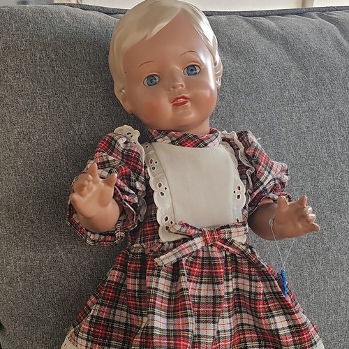 Spielpuppe hell hartes