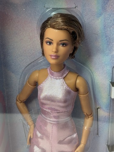 Barbie signature looks wave - barbie,