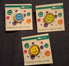 Charity Pin Anstecker Smiley