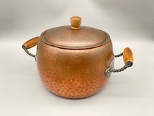 GEHÄMMERTER KUPFER TOPF BOWLE HOLZ METALL GRIFFE MID CENTURY STÖCKLI SWISS