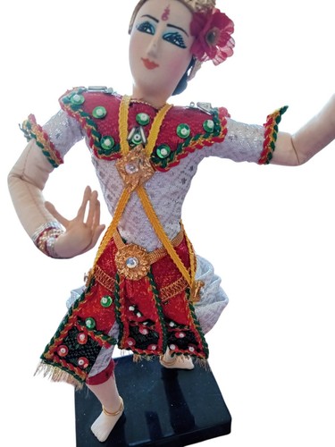 Diese thailändische tanzpuppe - diese,