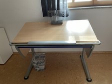 verstellbarer Schreibtisch 
