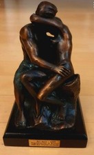 BRONZE SKULPTUR  " DER KUSS  "  A. RODIN  - Auf Sockel