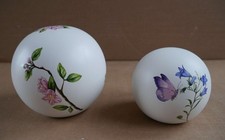 2 Porzellan-/Keramikkugeln mit