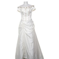 Ladybird, Hochzeitskleid