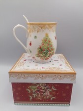 Tasse Becher mit Löffel Tee