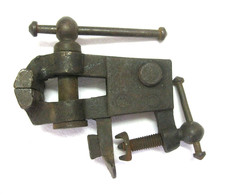 Alter kleiner Schraubstock / Schmiedeschraubstock / Tisch Schraubstock m. Zwinge