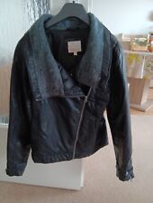 Soccx Schwarze Kunstlederjacke mit Strick am Kragen ,für Damen Gr.36