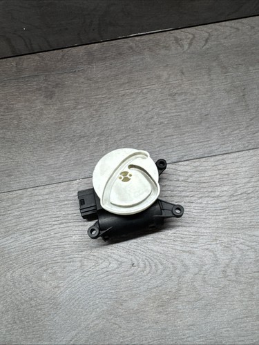 Stellmotor fußraumklappe audi - stellmotor,
