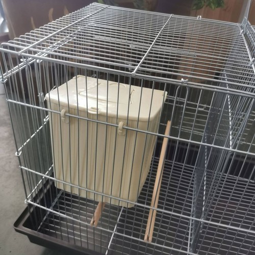 Vogelzuchtbox mit klappdeckel