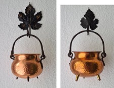 2 kleine Übertöpfe Hexenkessel Kupfer Hammerschlag Eisen Wandhalter 50er