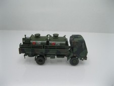 Roco Minitanks -H0 1:87- Bundeswehr - MB - LKW  mit Tankanlage - tarn gesupert