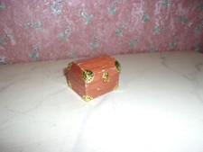 Nostalgie Papp-Truhe-Koffer-Wohnzimmer-Kaufladen-Puppenhaus-Puppenstube-1:12