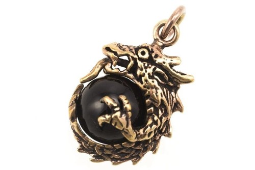 Kleiner drache aus - kleiner,