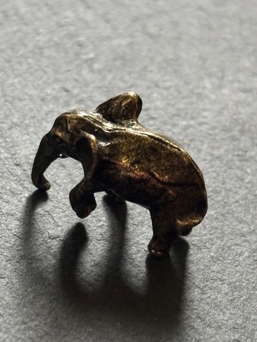 Baby elefant aus massivem - baby-elefant,