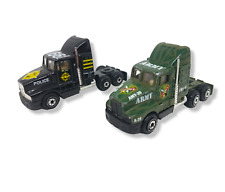 2 US Trucks Police Army 1 87 DC 323 A 39 Modell Zugmaschine LKW Grün Schwarz