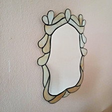 Wandspiegel (Handarbeit) mit schöner Einfassung