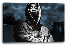 Lein-Wand-Bild: Tupac 2Pac Shakur Rapper mit Kapuzen-Pullover vor Brücke