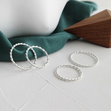 Schmaler Damen Ring Verdreht