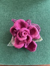 Filz Brosche Blüte, Gefilzt
