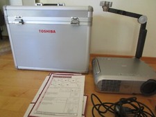 Toshiba TLP471 Z Projektor/Beamer mit Zubehör und Koffer