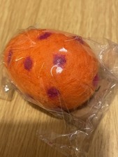 rotgepunktetes oranges Filz-Osterei „Wurm“ neuwertig in OVP
