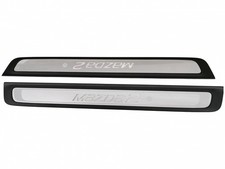 Original MAZDA 2 (DJ) Einstiegsleisten Satz beleuchtet vorne DA6DV1370