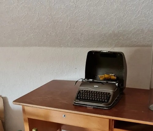 Reiseschreibmaschine triumph - reiseschreibmaschine,