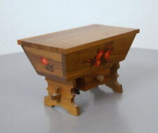 edle Reuge Spieluhr Pojdem u rute Schmuckkasten Deckeltruhe Bauerntisch 60er J.