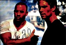Ak Schauspieler Vin Diesel und Paul Walker, Filmszene, Autogramm - 4070787