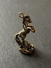 Pferd aus Messing steigend |